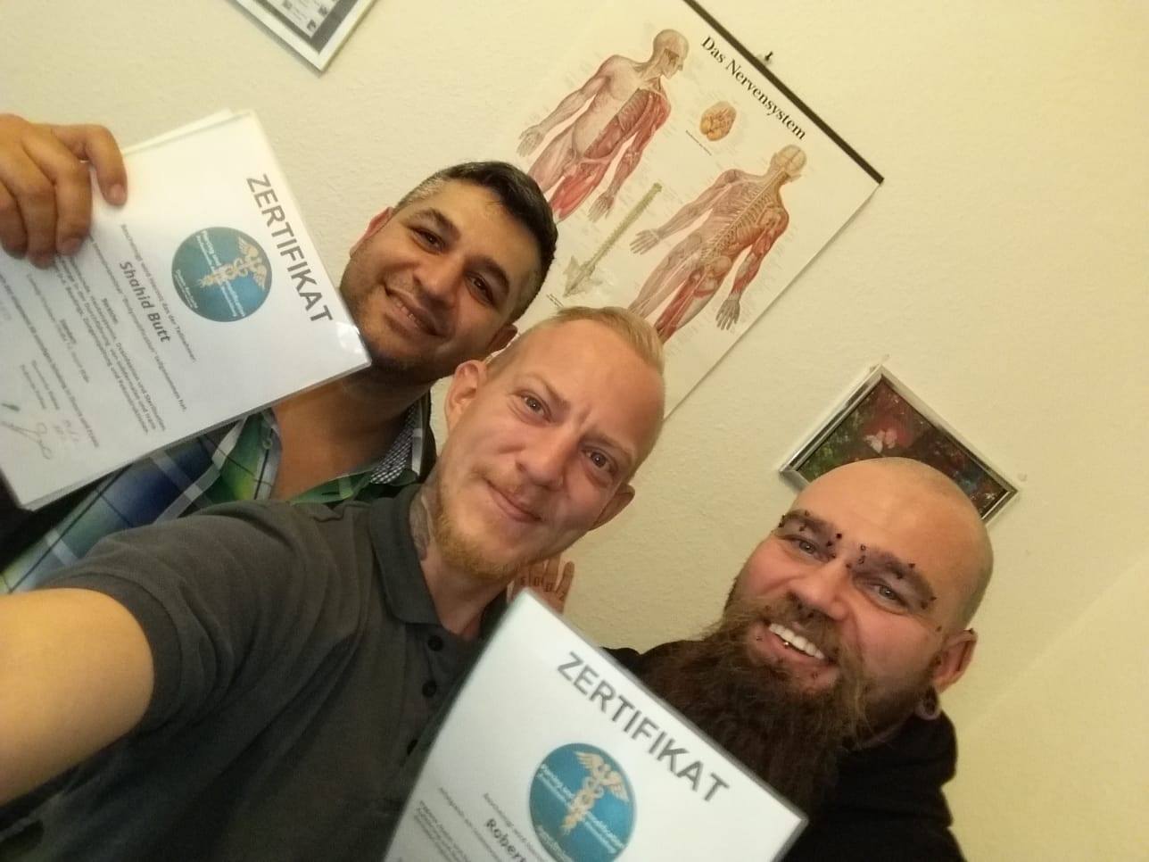 Seminarteilnehmer und Ben Lucht - Piercing und Bodymodification Ausbildung / Seminar / Kurs /Lehrgang / Weiterbildung #modsbyben piercen-lernen.de