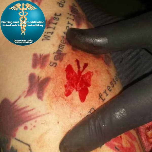 Butterfly Schmetterling Cutting Skarification skin removal Bodymodification Deutschland Ben Lucht piercen und bodymodification lernen #modsbyben