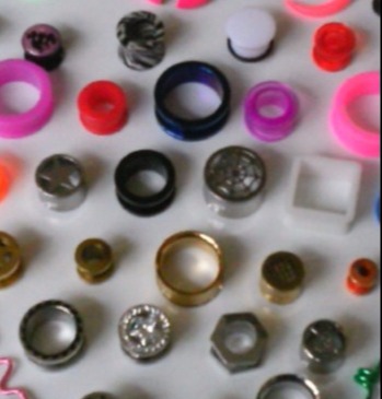 Fleshtunnel Ohrtunnel einsetzen dehnen gerissen