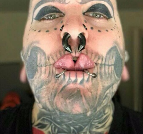 Bodymodification Lernen - Seminar und Ausbildung - Seminar zu - Cutting, Implantate, Beadings Zungenspaltung sowie Piercing Ausbildung, Piercer werden, Piercing Kurs, Piercer Seminar und Bodymods lernen auf piercen-lernen.de #modsbyben 